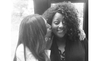 Alexandra Burke trauert um ihre Mutter Melissa Bell