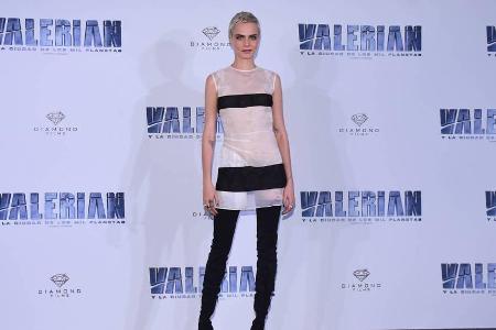 Model Cara Delevingne setzte in Mexiko-Stadt auf einen aufregenden Transparent-Look Model Cara Delevingne setzte in Mexiko-Stadt auf einen aufregenden Transparent-Look