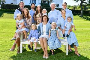Sommerliche Grüße der schwedischen Royals