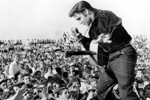 Darum ist Elvis Presley auch heute noch eine Stilikone