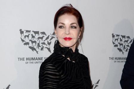 Priscilla Presley ist auch Jahrzehnte nach seinem Tod eng mit Elvis' Vermächtnis verknüpft Priscilla Presley ist auch Jahrzehnte nach seinem Tod eng mit Elvis' Vermächtnis verknüpft