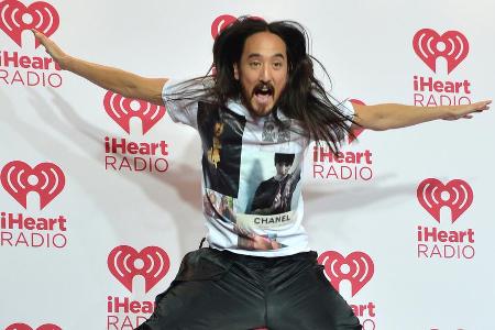Steve Aoki richtet liebend gerne eine riesige Sauerei mit Torten an Steve Aoki richtet liebend gerne eine riesige Sauerei mit Torten an