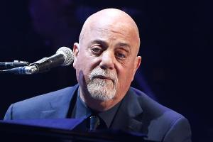 Denkwürdiges Statement: Billy Joel trägt Judenstern bei Konzert