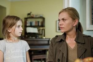 "Helen Dorn: Das dritte Mädchen": Helen Dorn (Anna Loos, r.) lernt Elena Georgi (Milia Rütter), die jüngste Tochter von Greg...