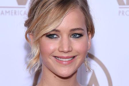 Es gibt sicherlich viele Fans, die gerne so von Jennifer Lawrence auf einem Date angelächelt werden würden Es gibt sicherlich viele Fans, die gerne so von Jennifer Lawrence auf einem Date angelächelt werden würden