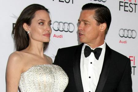 Bei Angelina Jolie und Brad Pitt flatterte ein Klage in die nun getrennten Briefkästen Bei Angelina Jolie und Brad Pitt flatterte ein Klage in die nun getrennten Briefkästen