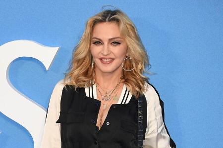 Madonna hat zwar schon einige Schönheitsoperationen hinter sich, aber für die wahre Schönheit braucht es keinen Arzt Madonna hat zwar schon einige Schönheitsoperationen hinter sich, aber für die wahre Schönheit braucht es keinen Arzt