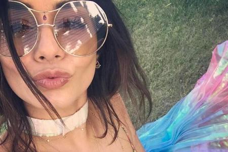 Vanessa Hudgens lebt ihren inneren Hippie regelmäßig auf Festivals aus Vanessa Hudgens lebt ihren inneren Hippie regelmäßig auf Festivals aus
