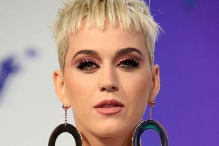 Eine Helferin verletzte sich auf Katy Perrys Tour schwer am Fuß Eine Helferin verletzte sich auf Katy Perrys Tour schwer am Fuß