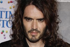 Intim, aber namhaft: Russell Brand ist vor den Altar geschritten