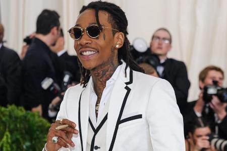 Wiz Khalifa hat eine ganz klare Meinung, wenn es um das Konsumieren von Drogen geht: Gras rauchen? Ja! Tabak rauchen? Nein! Wiz Khalifa hat eine ganz klare Meinung, wenn es um das Konsumieren von Drogen geht: Gras rauchen? Ja! Tabak rauchen? Nein!