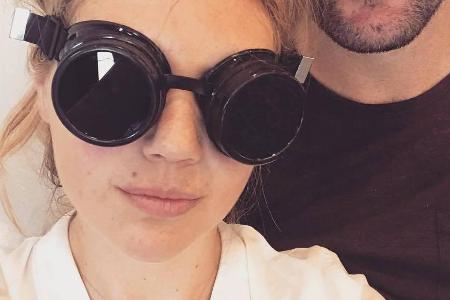Kate Upton und ihr Freund Justin Verlander beobachteten die Sonnenfinsternis mit besonderen Brillen Kate Upton und ihr Freund Justin Verlander beobachteten die Sonnenfinsternis mit besonderen Brillen