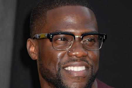 Kevin Hart hat zum ersten Mal die Windeln seines Neugeborenen gewechselt Kevin Hart hat zum ersten Mal die Windeln seines Neugeborenen gewechselt