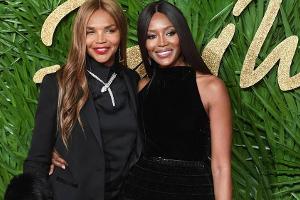 Kaum zu glauben, mit wem Naomi Campbell hier posiert