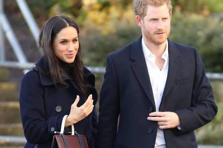 Meghan Markle und Prinz Harry Hand in Hand bei ihrem ersten royalen Termin als Verlobte Meghan Markle und Prinz Harry Hand in Hand bei ihrem ersten royalen Termin als Verlobte