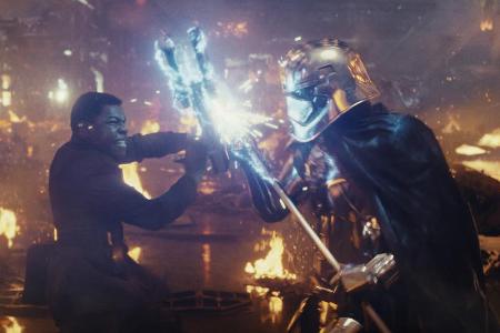 Finn (John Boyega) bekommt es in Finn (John Boyega) bekommt es in