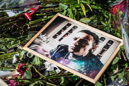 Fans in aller Welt trauerten in diesem Sommer um Linkin-Park-Sänger Chester Bennington Fans in aller Welt trauerten in diesem Sommer um Linkin-Park-Sänger Chester Bennington