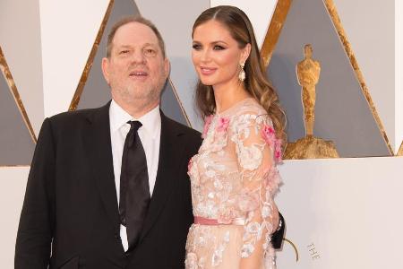 Da ahnten sie noch nichts von den Enthüllungen: Harvey Weinstein und Georgina Chapman bei den Oscars 2016 Da ahnten sie noch nichts von den Enthüllungen: Harvey Weinstein und Georgina Chapman bei den Oscars 2016