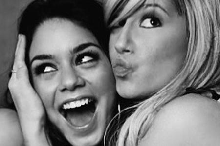 Im Gegensatz zum Film sind Vanessa Hudgens (l.) und Ashley Tisdale im echten Leben beste Freundinnen Im Gegensatz zum Film sind Vanessa Hudgens (l.) und Ashley Tisdale im echten Leben beste Freundinnen