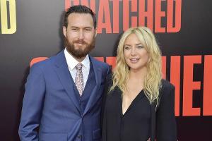 Kate Hudson feiert ersten Jahrestag mit süßem Kussfoto