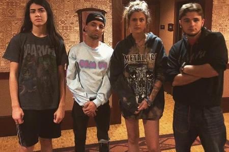 Dieses Foto postete Paris Jackson: Darauf mit ihr zu sehen sind Blanket (l.), ein Freund der Familie und Prince (rechts) Dieses Foto postete Paris Jackson: Darauf mit ihr zu sehen sind Blanket (l.), ein Freund der Familie und Prince (rechts)