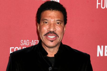 Lionel Richie ist stolz, den Kennedy-Preis erhalten zu haben Lionel Richie ist stolz, den Kennedy-Preis erhalten zu haben