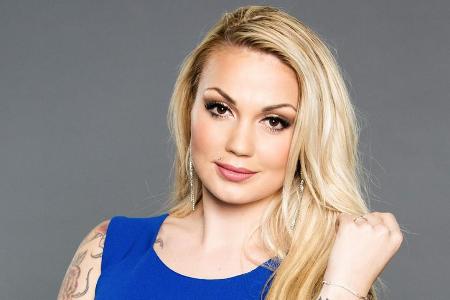 Angie ist eine der 22 Kandidaten bei 