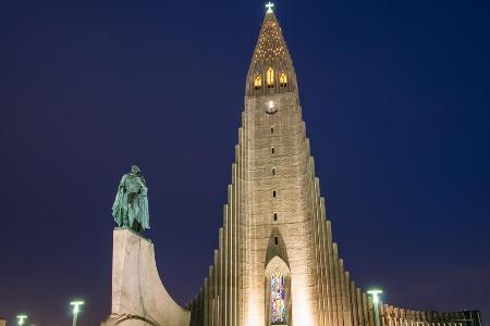 In der Hauptstadt Reykjavík steht die größte Kirche des Landes, die Hallgrímskirkja