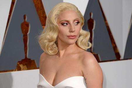 Ganz anders als bisher gewohnt, präsentierte sich Lady Gaga 2016 mit klassischen Frisuren, wie hier bei den Ocars.