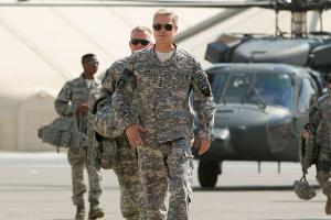 Brad Pitt in "War Machine": Das verrät der neue Trailer