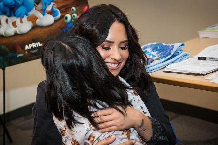 Demi Lovatos Besuch wird diese kleine Patientin wohl nie vergessen Demi Lovatos Besuch wird diese kleine Patientin wohl nie vergessen