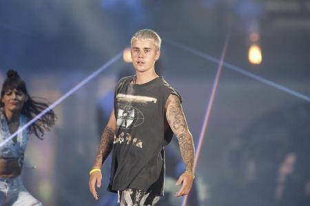 Justin Bieber wird vor Fans und Paparazzi öfters mal agressiv und unhöflich Justin Bieber wird vor Fans und Paparazzi öfters mal agressiv und unhöflich