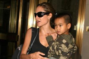Angelina Jolie: Sind die Adoptionspapiere von Maddox gefälscht?