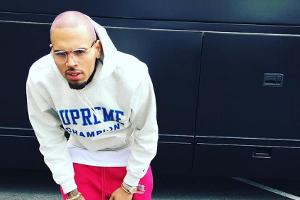 Ein zartes Rosé? Chris Brown überrascht mit neuem Look