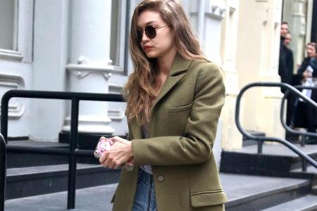 Gigi Hadid macht im Longcoat die Straßen von New York unsicher