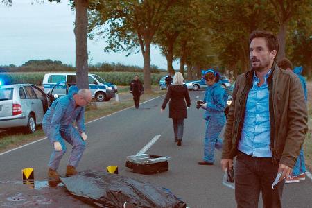 Erneut wurde ein Mann nachts überfahren. Hauptkommissar Stedefreund (Oliver Mommsen) ahnt, dass es ein Serienmörder sein mus... Erneut wurde ein Mann nachts überfahren. Hauptkommissar Stedefreund (Oliver Mommsen) ahnt, dass es ein Serienmörder sein mus...