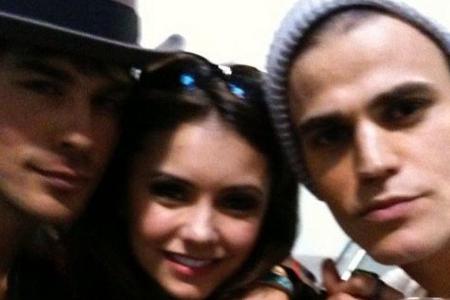 Nina Dobrev feiert mit ihren Co-Stars Ian Sommerhalder (l.) und Paul Wesley Nina Dobrev feiert mit ihren Co-Stars Ian Sommerhalder (l.) und Paul Wesley