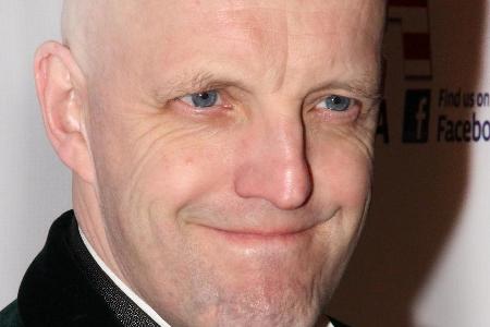 Jim Tavaré liegt nach einem schweren Autounfall im Krankenhaus Jim Tavaré liegt nach einem schweren Autounfall im Krankenhaus