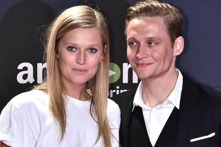 Model Toni Garrn und Matthias Schweighöfer zusammen auf dem roten Teppich der Premiere von Model Toni Garrn und Matthias Schweighöfer zusammen auf dem roten Teppich der Premiere von