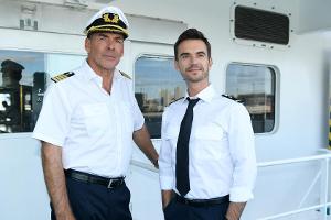 So schnittig sieht Florian Silbereisen als "Traumschiff"-Offizier aus