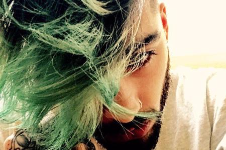 Zayn Malik zeigt sich mit seiner neuen Haarfarbe experimentierfreudig Zayn Malik zeigt sich mit seiner neuen Haarfarbe experimentierfreudig