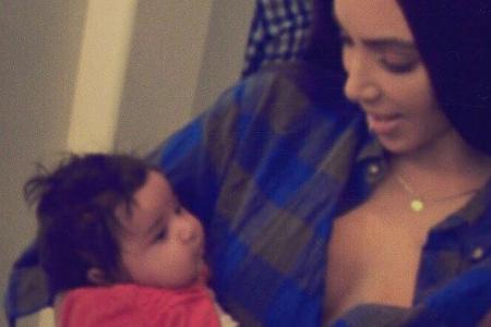 Kim Kardashian postete ein Kuschelfoto mit Baby Dream Kim Kardashian postete ein Kuschelfoto mit Baby Dream