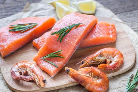 2. Schritt: Zentral bei der Paleo-Ernährung: Das Verhältnis von Omega-3 und Omega-6-Fettsäuren. Generell nehmen wir viel meh...