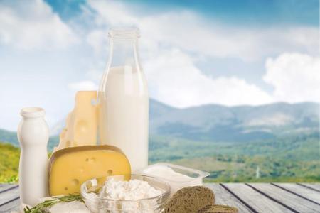 5. Schritt: Vielen Tieren werden Hormone und Antibiotika verabreicht. Oft finden sich Spuren davon in ihren Produkten. Der M...