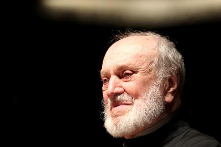Der in der historischen Regien Niederschlesien geborene Dirigent, Friedensaktivist und Echo-Gewinner Kurt Masur stirbt am 19...