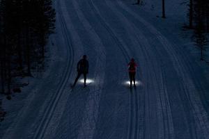 90 Kilometer durch die Nacht: Langlauf bei Dunkelheit in Schweden