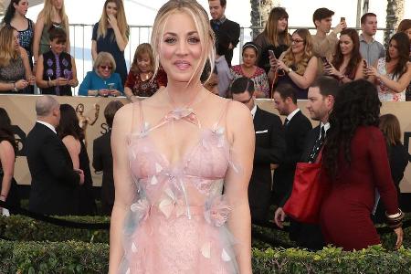 Zart wie eine Fee: Kaley Cuoco in Marchesa Zart wie eine Fee: Kaley Cuoco in Marchesa