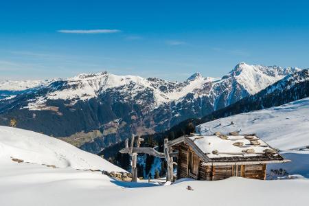 Ski Zillertal 3000 (Österreich): Im Zillertal liegt der 3.800 Einwohner zählende Ort Mayrhofen, der vor allem für seine Nach...