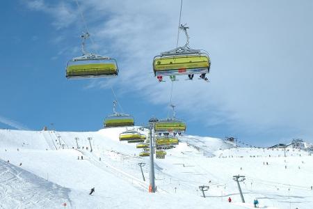 Kaltenbach - Hochzillertal/Hochfügen (Österreich): 77,8 Kilometer Piste mögen zunächst nicht spektakulär klingen. Im Zillert...
