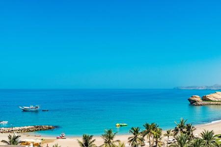 Im Osten der Arabischen Halbinsel liegt mit dem Oman ein orientalisches Paradies, in dem quasi ganzjährig die Sonne scheint....